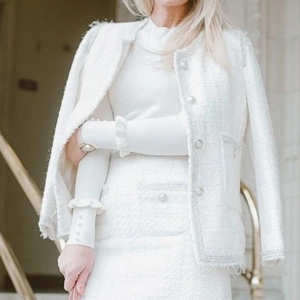 Zara size medium ecru white tweed w‎ pearl button and silver trim blazer